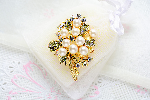 포토 JPG 해외이미지 디자인 백그라운드 장신구 유리 불꽃 선물 사람없음 가로 빛 컬러풀 반사 유행 검은색 어둠 바위 흰색 재산 고급 크리스탈 보석 자르기 소중 순수 다이아몬드 결정체 보물 고립 지질학 해외202004 해외포토 교육 컬러 컨셉 모션 재질 불 금융 돌_바위 광석 파일형식 이미지허브