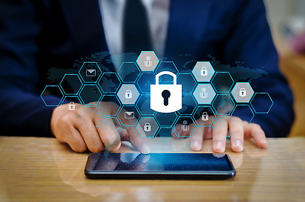 포토 JPG 해외이미지 아이콘 손 백그라운드 컨셉 인터넷 일러스트 비즈니스 모바일 주택 자물쇠 안전 사람없음 스마트폰 핸드폰 컴퓨터 알약 디지털 스크린 자료 웹 터치 정보 잡기 오픈 네트워크 플랫 바이러스 암호 보호 연결 사이버 전화기 스마트 심볼 잠금 보안 시스템 온라인 해커 고립 사생활 가상 해외202004 해외포토 모션 건물 신체부위 전자제품 스마트기기 약 범죄 파일형식 이미지허브