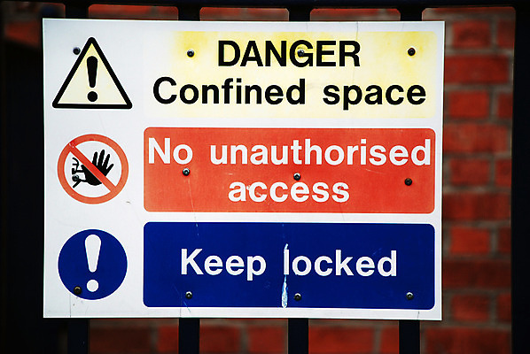 포토 JPG 해외이미지 산업 포스터 잉글랜드 돌담 경고 안전 사람없음 위험 서명 해외202004 해외포토 컨셉 영국 담장 돌_바위 파일형식 이미지허브