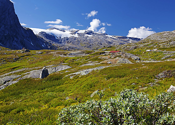 포토 JPG 해외이미지 나무 식물 구름 유럽 여행 자연 하늘 산 노르웨이 풍경 사람없음 여름 파란색 반사 평화 마을 침묵 바위 언덕 지역 내추럴 스칸디나비아 전국 해외202004 해외포토 자연요소 계절 나라 컬러 컨셉 소리 돌_바위 생태계 파일형식 이미지허브