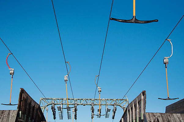 포토 JPG 해외이미지 라이프스타일 계절 유럽 스포츠 여행 2 겨울 자연 하늘 휴가 스키 산 파노라마 사람 풍경 경사 사람없음 야외 파란색 맑음 추위 오스트리아 당기기 시원함 휴양지 리프트 스키선수 눈내림 해외202004 해외포토 나라 컬러 모션 날씨 겨울스포츠 운동선수 눈_날씨 촬영기법 생활 장소 생태계 파일형식 이미지허브