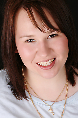 포토 JPG 해외이미지 백인 모델 여자 행복 얼굴 포즈 장신구 갈색머리 한명 미소 사람 성인 10대 파란색 청춘 머리 유행 검은색 표현 달콤 큼 플러스 보석 비만 피부 순수 슛 치수 내추럴 결백 특징 해외202004 해외포토 서양인 1 헤어스타일 기호 감정 컬러 컨셉 청소년 표정 신체부위 맛 크기 광석 몸매 파일형식 이미지허브