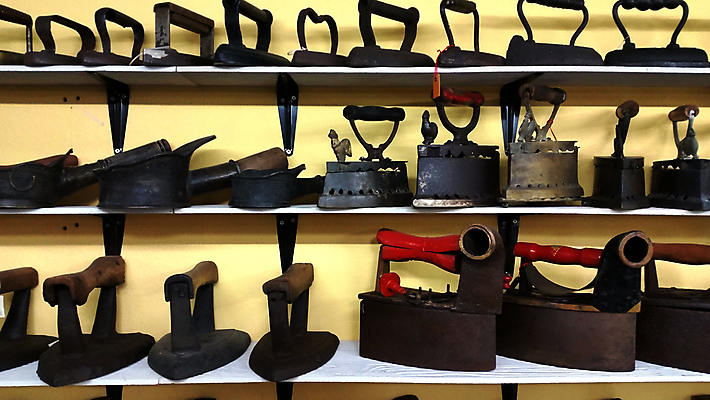 포토 JPG 해외이미지 전통 옷 백그라운드 가사 가정 손잡이 사람없음 장식 금속 장비 수확 골동품 흰색 공구 뜨거움 역사 빨래 수집 철 오브젝트 부식 복고 정리 숯 고물 다리미질 옛날 해외202004 해외포토 컬러 농업 재질 도구 파일형식 이미지허브