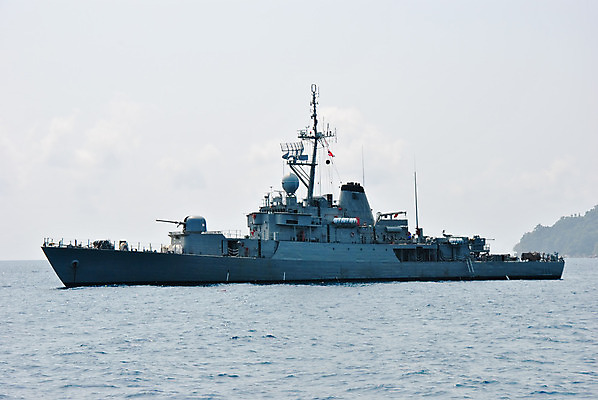 포토 JPG 해외이미지 무기 바다 교통시설 하늘 표면 항해 경비 사람없음 물 파란색 금속 항구 힘 회색 총 수비 보호 큼 미사일 갑판 철 군용 싸움 전쟁 함선 해군 군함 포트 레이더 순찰 철강 해외202004 해외포토 자연요소 컬러 교통 컨셉 배_교통 모션 재질 군대 안전 크기 시설 파일형식 이미지허브