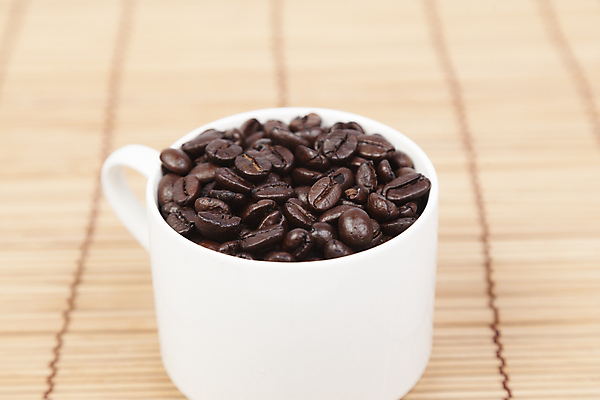 포토 JPG 해외이미지 커피 음료 백그라운드 탁자 아침 콩 씨앗 사람없음 목재 컵 갈색 우주 검은색 어둠 침묵 카페 에너지 흰색 신선 맛 아침식사 커피잔 낟알 굽기 컵받침 질감 카푸치노 에스프레소 내추럴 고립 단절 라떼 모카 아라비카 아랍어 카페인 해외202004 해외포토 주간 나무 식물 식기 컬러 가구 컨셉 재료 잔 곡류 상점 식사 소리 구이 받침대 파일형식 이미지허브