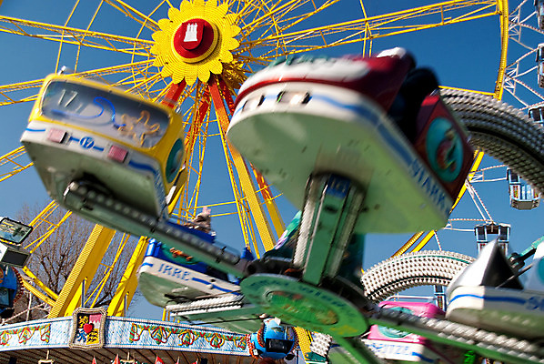 포토 JPG 해외이미지 주간 행복 휴식 사람없음 야외 맑음 놀이공원 놀이기구 주말 해외202004 해외포토 자연요소 감정 컨셉 날씨 테마파크 파일형식 이미지허브