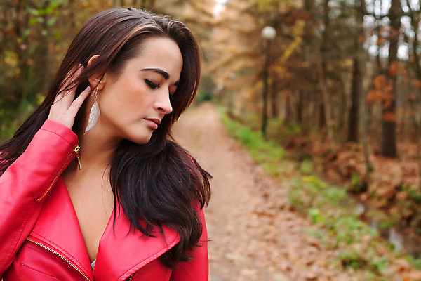 포토 JPG 해외이미지 백인 계절 단풍 겨울 자연 갈색머리 한명 기쁨 가을 숲 해외202004 해외포토 서양인 1 헤어스타일 감정 잎 사람 생태계 파일형식 이미지허브