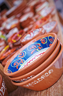 포토 JPG 해외이미지 접시 백그라운드 오렌지 날씨 추상 사람없음 목재 빨간색 초록색 파란색 노란색 도자기 원형 사발 질감 스크래치 그런지 해외202004 해외포토 도형 나무 식기 컬러 무늬 과일 재료 사기그릇 파일형식 이미지허브