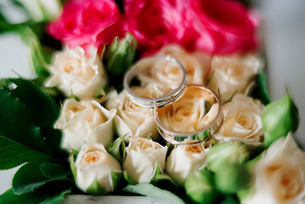 포토 JPG 해외이미지 전통 커플 꽃 결혼 백그라운드 2 가족 관계 결혼식 남편 관리 사랑 사람없음 금속 신혼여행 흰색 축하 반지 황금 보석 약혼 이혼 해외202004 해외포토 식물 감정 컬러 컨셉 장신구 재질 이벤트 광석 약속 파일형식 이미지허브