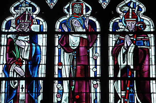 포토 JPG 해외이미지 종교 미술 사람없음 빨간색 파란색 교회 성경 프랑스 역사 해외202004 해외포토 유럽 컬러 종교용품 종교건축 문화예술 건물 파일형식 이미지허브