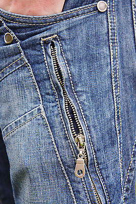 포토 JPG 해외이미지 옷 버튼 사람없음 파란색 유행 청바지 질감 해외202004 해외포토 컬러 바지 파일형식 이미지허브