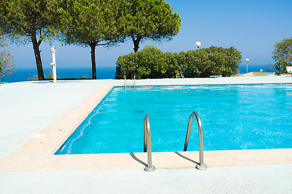 포토 JPG 해외이미지 나무 휴가 휴식 수영장 건강 풍경 사람없음 가로 물 여름 파란색 햇빛 정원 맑음 수영 스파 소나무 큼 지중해 휴양지 직사각형 수평선 해외202004 해외포토 자연요소 도형 식물 계절 바다 컬러 컨셉 날씨 태양 장소 수상스포츠 크기 파일형식 이미지허브