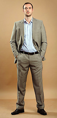 포토 JPG 해외이미지 모델 직업 1 응시 남자 행복 얼굴 셔츠 신체 비즈니스 사업가 성공 노동자 한명 서기 사람 정장 성인 사무실 유행 회색 비즈니스맨 자신감 주머니 시원함 가득함 스마트 경영자 내추럴 경영 정중 스타일 해외202004 해외포토 시선 옷 감정 컬러 컨셉 상의 모션 신체부위 직장인 리더 파일형식 이미지허브