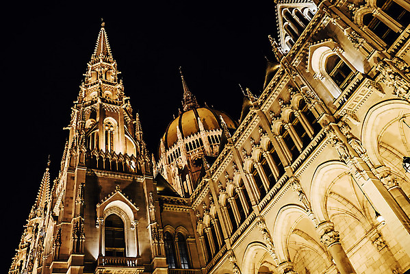 포토 JPG 해외이미지 유럽 여행 건축양식 하늘 전등 주택 따뜻함 사람없음 건물 빛 도시풍경 노란색 탑 새벽 도시 야간 저녁 시력 헝가리 국회 부다페스트 전국 정부 해외202004 해외포토 자연요소 건축물 건축 나라 컬러 조명 풍경 동유럽 파일형식 이미지허브
