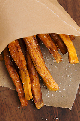 포토 JPG 해외이미지 음식 채소 감자 도마 패스트푸드 건강 요리 사람없음 주방 식사 저녁식사 튀김 감자튀김 사발 닫기 달콤 맛 정크푸드 먹기 속도 점심식사 짠맛 채식주의자 해로움 비건 해외202004 해외포토 컨셉 모션 주방용품 사기그릇 인스턴트 채식 파일형식 이미지허브