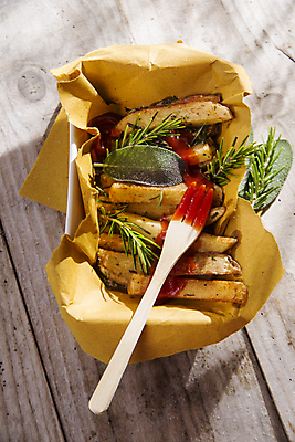 포토 JPG 해외이미지 실내 사람없음 감자튀김 담기 나무포크 해외202004 해외포토 포크 모션 감자 내부 튀김 파일형식 이미지허브