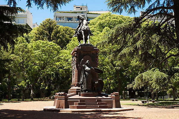 포토 JPG 해외이미지 공원 자연 풍경 사람없음 야외 여름 도시풍경 햇빛 조각상 남아메리카 땅 정사각형 아르헨티나 부에노스아이레스 해외202004 해외포토 도형 계절 공공시설 아메리카 태양 조형물 도시 생태계 파일형식 이미지허브