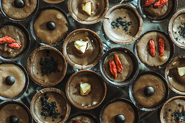 포토 JPG 해외이미지 음식 백그라운드 디저트 쟁반 사탕 선물 사람없음 상자 갈색 과자 초콜릿 어둠 여러개 우유 대접 오픈 그룹 고급 달콤 맛 설탕 모음 코코아 고립 섞기 프랄린 많음 해외202004 해외포토 음료 컬러 다수 컨셉 유제품 한글 파일형식 이미지허브