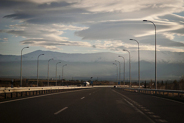 포토 JPG 해외이미지 구름 도로 겨울 밭 하늘 산 주택 풍경 사람없음 농장 정원 고속도로 스페인 타운 땅바닥 평야 해외202004 해외포토 자연요소 계절 유럽 길 농업 교통시설 자연 바닥 건물 도시 파일형식 이미지허브