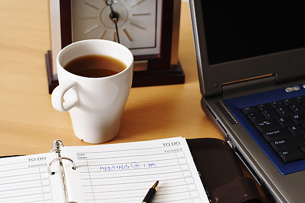 포토 JPG 해외이미지 커피 비즈니스 탁자 설계 사람없음 컵 노트북 컴퓨터 사무실 환경 다이어리 공책 기록 업무 작업 차 잡지 계획 약속 패드 조언 해외202004 해외포토 식기 음료 가구 컨셉 문구용품 간행물 전자제품 사무용품 파일형식 이미지허브