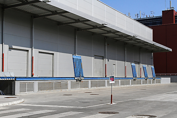 포토 JPG 해외이미지 외관 산업 비즈니스 교통시설 경사 사람없음 건물 만 창고 시설 상업 수납 물류 로딩 해외202004 해외포토 건축물 교통 파일형식 이미지허브