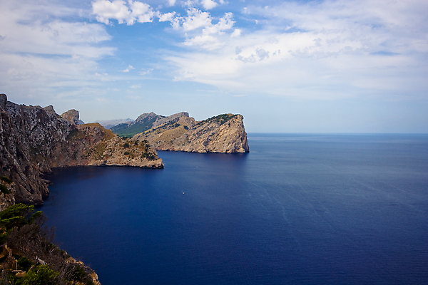 포토 JPG 해외이미지 구름 모래 바다 섬 여행 하늘 휴가 휴식 열대 따뜻함 풍경 사람없음 물 여름 파란색 만 스페인 지중해 휴양지 전용 캡모자 터키석 파라다이스 화강암 수평선 해외202004 해외포토 자연요소 모자_잡화 계절 유럽 컬러 컨셉 장소 암석 보석 파일형식 이미지허브