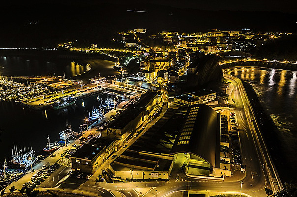 포토 JPG 해외이미지 자동차 전등 거리 사람없음 야외 건물 물 도시풍경 컬러풀 검은색 어둠 도시 보트 스페인 야간 리빙 넘어짐 해외202004 해외포토 자연요소 건축물 유럽 육상교통 컬러 배_교통 모션 조명 풍경 파일형식 이미지허브