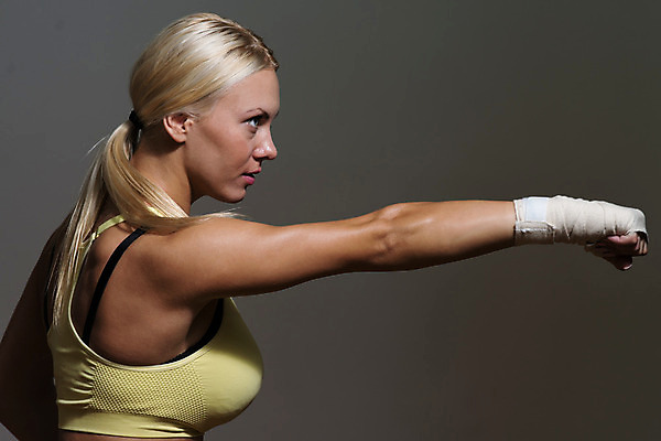 포토 JPG 해외이미지 여자 스포츠 반바지 성공 근육 건강 한명 신체부위 금발 운동 힘 권투 축하 무도 결심 충돌 익스트림스포츠 복지 체육관 싸움 땀 근육질 스트랩 심각 킥복싱 필승 성인여자만 해외202004 해외포토 1 헤어스타일 컨셉 바지 모션 사람 격투기 우승 사회이슈 몸매 여자만 성인만 파일형식 이미지허브