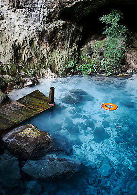 포토 JPG 해외이미지 전통 호수 여행 자연 실내 풍경 사람없음 초록색 물 파란색 바위 신선 구멍 동굴 당구 아래 뿌리 지하 석호 내추럴 깊이 석회암 이국적 지질학 터키석 해외202004 해외포토 자연요소 교육 컬러 내부 구기 암석 돌_바위 보석 방향 생태계 위치 파일형식 이미지허브