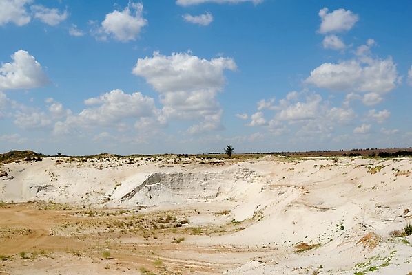 포토 JPG 해외이미지 나무 식물 구름 공원 도로 지구 모래 자연 하늘 날씨 산 풍경 경사 잔디 사람없음 야외 초록색 여름 파란색 모래사장 햇빛 갈색 환경 바위 흰색 시골 황무지 땅 언덕 산등성이 먼지 장면 지역 내추럴 땅바닥 선로 수평선 해외202004 해외포토 자연요소 계절 공공시설 길 바다 컬러 교통시설 바닥 태양 돌_바위 생태계 파일형식 이미지허브