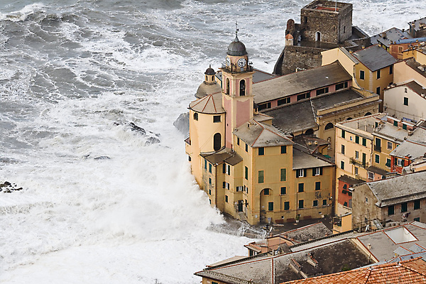 포토 JPG 해외이미지 파도 바다 여행 겨울 바람 날씨 주택 풍경 사람없음 물 교회 마을 이탈리아 손상 위험 홍수 지중해 폭풍 타운 폭풍우 해외202004 해외포토 자연요소 계절 유럽 컨셉 종교건축 건물 도시 비_날씨 자연재해 파일형식 이미지허브