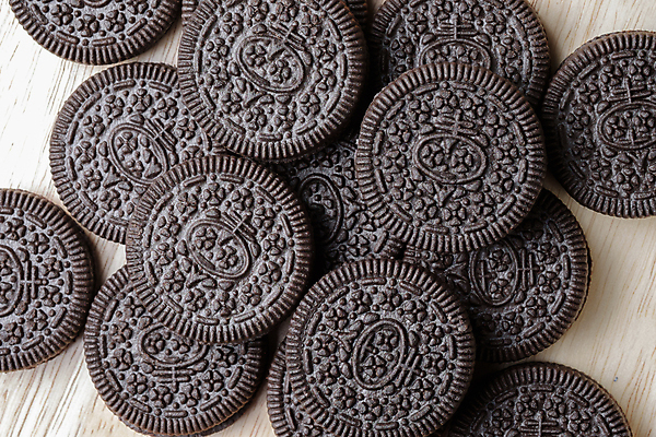 포토 JPG 해외이미지 탁자 디저트 사탕 사람없음 목재 크래커 쿠키 검은색 그룹 달콤 맛 크림 토핑 해외202004 해외포토 나무 음식 컬러 가구 컨셉 재료 파일형식 이미지허브