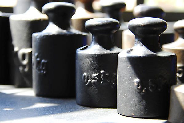 포토 JPG 해외이미지 저울 사람없음 금속 도구 몸무게 오브젝트 무거움 차고 해외202004 해외포토 재질 무게 파일형식 이미지허브