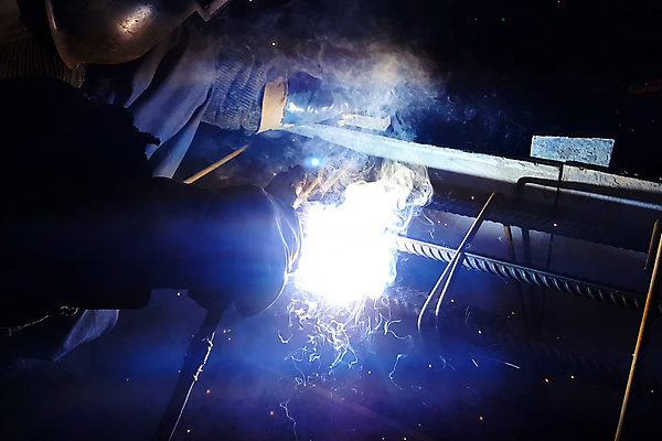 포토 JPG 해외이미지 직업 손 산업 포즈 공장 노동자 골격 사람없음 야외 빛 금속 장비 도구 잡기 업무 뜨거움 수술 제조 보호 위험 땅 공학 국회 온실 용접 용접공 철강 콘크리트 해외202004 해외포토 교육 컨셉 공업 의학 모션 재질 신체부위 치료 작업 파일형식 이미지허브