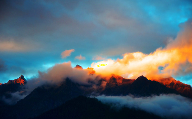 포토 JPG 해외이미지 구름 건축물 아시아 스포츠 여행 자연 하늘 날씨 휴가 산 건강 경사 사람없음 야외 목재 태양 일출 계곡 일몰 장비 도전 바위 고도 속도 출발 휴양지 긍정 암초 네팔 건너기 깊이 무료 운동가 원정 히말라야 생존 해외202004 해외포토 자연요소 나무 건축 나라 컨셉 재료 모션 노을 장소 돌_바위 생태계 파일형식 산맥 이미지허브