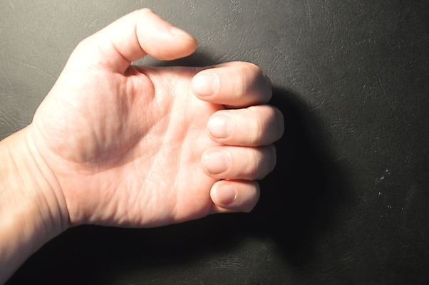 포토 JPG 해외이미지 백인 라이프스타일 손 남자 백그라운드 컨셉 비즈니스 손가락 성공 건강 손바닥 사람 성인 사람없음 엄지손가락 흰색 잡기 손톱 손목 심볼 오브젝트 사인 인덱스 팔 보여주기 고립 돌봄 헬프 해외202004 해외포토 서양인 컬러 모션 생활 신체부위 도움 파일형식 이미지허브