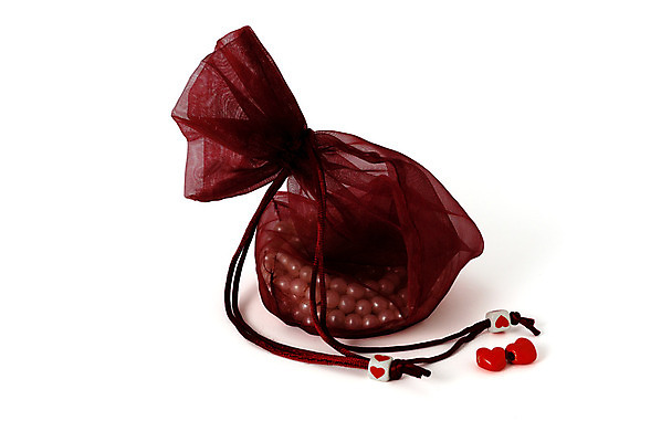 포토 JPG 해외이미지 커플 백그라운드 가방 목걸이 발렌타인데이 선물 사랑 사람없음 빨간색 컬러풀 놀람 흰색 하트 축하 달콤 맛 유혹 순수 싱글 흰배경 망사 빛망울 파우치 동정 해외202004 해외포토 모양 잡화 감정 컬러 컨셉 장신구 관계 데이이벤트 표정 빛 직물 파일형식 이미지허브