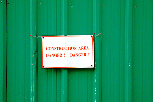 포토 JPG 해외이미지 나무 구름 직업 산업 리본 건축양식 하늘 미래 경고 안전 사람없음 야외 건물 목재 빨간색 여름 경제 파란색 울타리 노란색 금속 흰색 도시 업무 재산 위험 땅 철 기중기 사인 테이프 지역 북쪽 진행 개발 계약자 진짜 철강 콘크리트 해외202004 해외포토 자연요소 식물 건축물 계절 건축 컬러 컨셉 재료 재질 문구용품 금융 담장 작업 중장비 방향 계약 파일형식 이미지허브