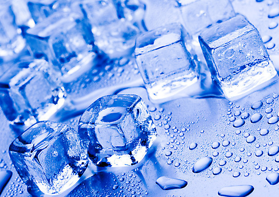 포토 JPG 해외이미지 음료 따뜻함 사람없음 물 파란색 얼음 블록 신선 투명 액체 떨어짐 시원함 크리스탈 큐브 상쾌 정사각형 해외202004 해외포토 자연요소 도형 감정 컬러 컨셉 광석 파일형식 이미지허브