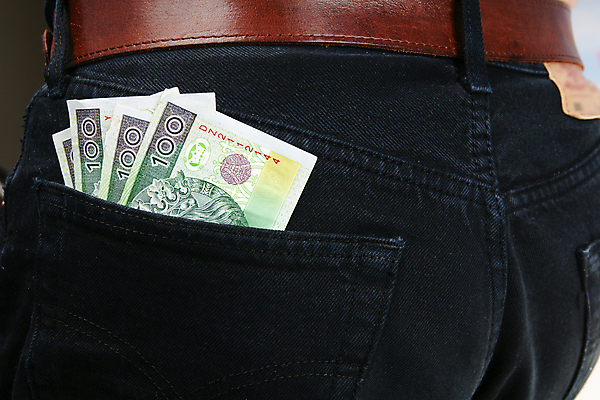 포토 JPG 해외이미지 종이 지폐 돈 비즈니스 사람없음 금융 검은색 저축 벨트 청바지 주머니 만들기 광택 계산서 해외202004 해외포토 잡화 컬러 바지 모션 경제 재산 파일형식 이미지허브