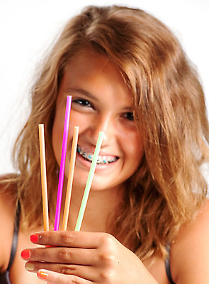 포토 JPG 해외이미지 여자 빨대 한명 10대 행운 승자 많음 해외202004 해외포토 1 컨셉 청소년 사람 파일형식 이미지허브