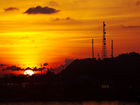 포토 JPG 해외이미지 구름 실루엣 백그라운드 통신 하늘 아침 날씨 추상 산 안테나 풍경 사람없음 물 빛 컬러풀 햇빛 태양 일출 환경 탑 맑음 황혼 일몰 새벽 인공위성 황금 전자레인지 역 저녁 연결 무선전화기 수화기 방송 전염 장면 돛대 송신기 해외202004 해외포토 주간 자연요소 건축물 컬러 무늬 교통시설 촬영기법 노을 가전제품 레인지 질병 야간 전화기 감염 파일형식 이미지허브