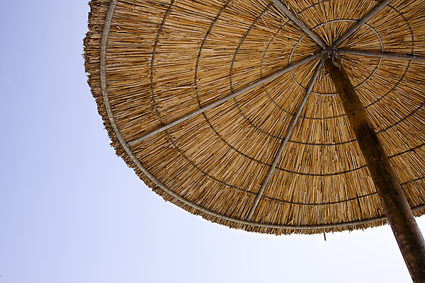 포토 JPG 해외이미지 여행 우산 하늘 휴가 휴식 사람없음 야외 여름 파란색 햇빛 맑음 그늘 휴양지 양산 장면 터키석 파라다이스 해외202004 해외포토 계절 컬러 컨셉 날씨 태양 장소 보석 파일형식 이미지허브