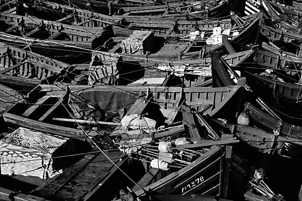 포토 JPG 해외이미지 전통 문화 밧줄 바다 여행 백그라운드 교통시설 아프리카 낚시 어류 사람없음 야외 목재 물 파란색 컬러풀 항구 도시 업무 보트 코드 방파제 함선 낚시꾼 포트 닻 모로코 단상 대서양 메디나 아랍어 해외202004 해외포토 자연요소 나무 공공시설 나라 줄 컬러 교통 배_교통 재료 레저 수중동물 작업 시설 파일형식 이미지허브