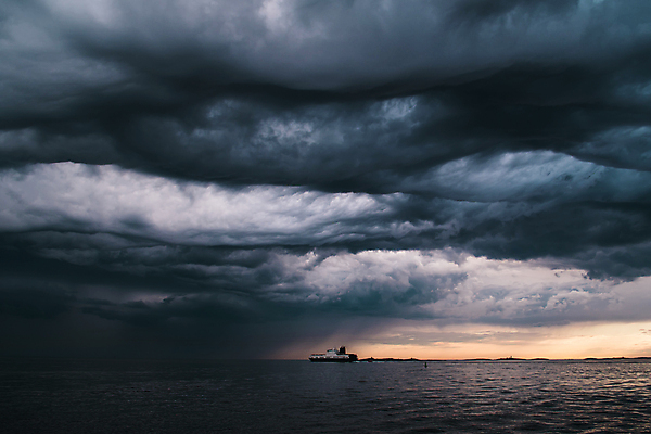 포토 JPG 해외이미지 구름 산업 파도 바다 비즈니스 교통시설 하늘 바람 날씨 항해 풍경 사람없음 물 파란색 햇빛 환경 어둠 일몰 화물 업무 보트 큼 컨테이너 무역 매움 함선 폭풍 물류 수입 유조선 폭풍우 수평선 해외202004 해외포토 자연요소 컬러 교통 배_교통 태양 노을 운송업 작업 비_날씨 맛 크기 자연재해 시설 파일형식 이미지허브