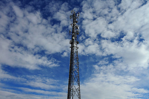 포토 JPG 해외이미지 구름 접시 파도 통신 하늘 모바일 세포 안테나 사람없음 태양 탑 전자레인지 전화기 수화기 라디오 방송 전염 전송 소통 송신기 접수 셀룰러 해외202004 해외포토 자연요소 식기 건축물 바다 컨셉 전자제품 가전제품 레인지 질병 감염 파일형식 이미지허브