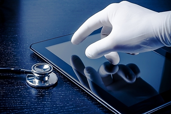 포토 JPG 해외이미지 직업 손 과학 장갑 백그라운드 컨셉 통신 손가락 청진기 탁자 모바일 새로움 사람없음 목재 노트북 컴퓨터 태블릿 터치패드 알약 약 건강관리 디지털 검은색 공책 장비 터치 공구 가리킴 업무 실험실 분석 서비스 전자 패드 혁명 터치스크린 획기적 해외202004 해외포토 나무 잡화 컬러 가구 재료 의학 의료기기 문구용품 건강 실험 관리 손짓 신체부위 전자제품 스마트기기 도구 작업 파일형식 이미지허브