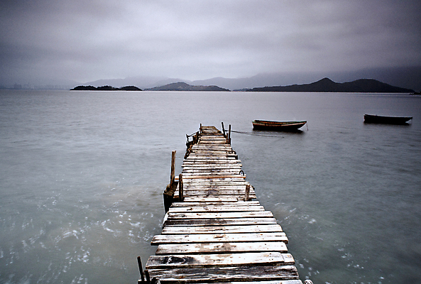 포토 JPG 해외이미지 호수 백그라운드 아침 추상 풍경 사람없음 목재 물 강 햇빛 반사 평화 항구 침묵 고요 새벽 꿈 회색 젖음 안개 가을 시간 보트 신비 종료 뿌연 옛날 수평선 해외202004 해외포토 주간 자연요소 나무 계절 컬러 컨셉 무늬 배_교통 재료 교통시설 날씨 태양 소리 파일형식 이미지허브