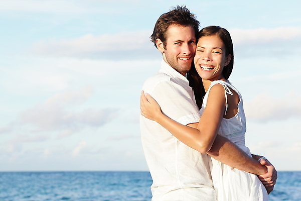 포토 JPG 해외이미지 백인 라이프스타일 커플 응시 여자 남자 행복 바다 2 포옹 하늘 휴가 함께함 사랑 미소 사람 동양인 20대 야외 두명 물 여름 햇빛 일몰 봄 흰색 다문화 다인종 카피스페이스 혼혈 해외202004 해외포토 자연요소 서양인 시선 계절 감정 컬러 컨셉 관계 안기 표정 인종 청년 생활 태양 노을 공백 사회이슈 파일형식 이미지허브