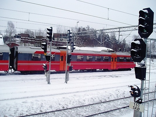 포토 JPG 해외이미지 선 조각 여행 겨울 교통시설 전등 사람없음 빛 기차 기다림 트랙 마차 선로 철강 해외202004 해외포토 계절 육상교통 교통수단 교통 모션 조명 대중교통 시설 파일형식 이미지허브